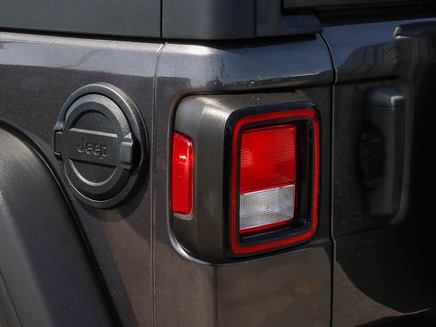 Used 2021 Jeep Wrangler Sport AWD/4WD image 11