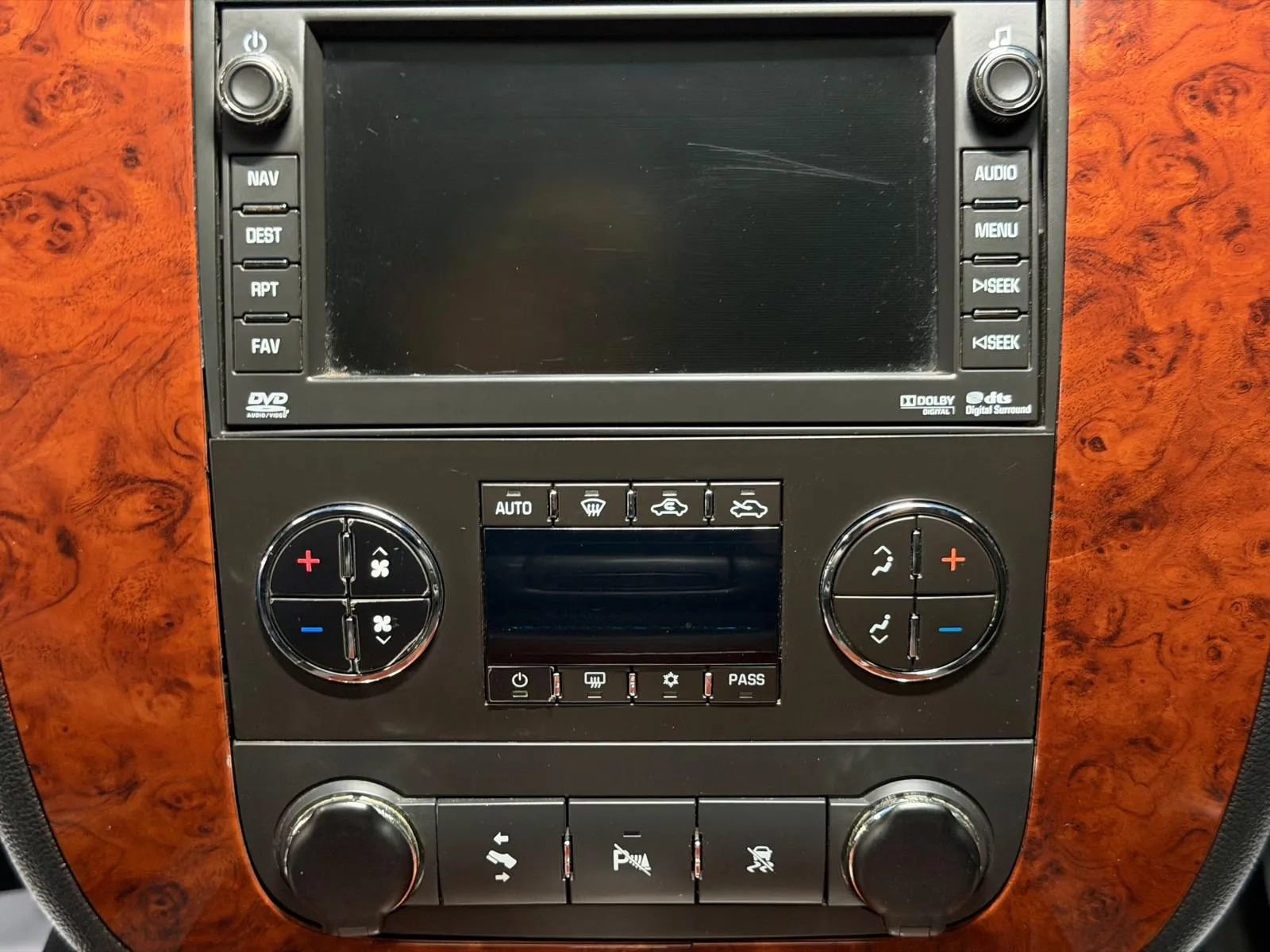 Used 2011 Chevrolet Avalanche LTZ RWD image 32