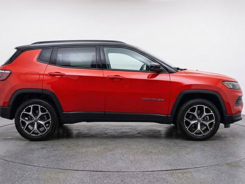 Used 2025 Jeep Compass Limited image 11