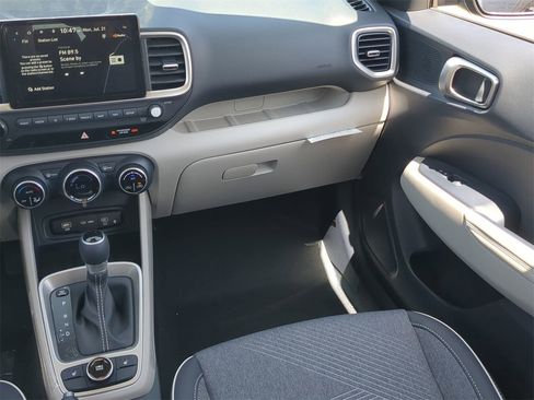 New 2025 Hyundai Venue Limited image 15