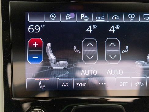 Used 2021 Lamborghini Urus AWD/4WD image 31