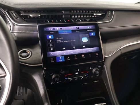 Used 2024 Jeep Grand Cherokee Limited RWD image 5