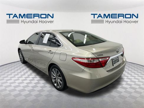 Used 2017 Toyota Camry XLE image 3