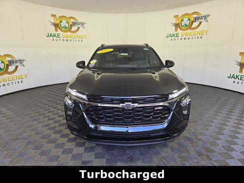 Used 2025 Chevrolet Trax RS w/ Sunroof Package FWD image 2