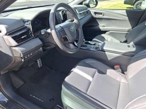 Used 2025 Toyota Camry SE image 15