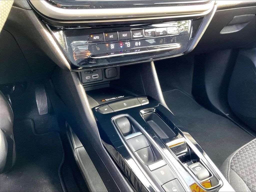 Used 2022 Chevrolet Bolt EUV LT w/ Driver Confidence Package FWD image 25