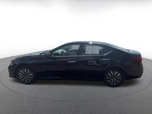 Used 2025 Nissan Altima 2.5 SV FWD image 9