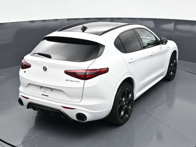 Used 2022 Alfa Romeo Stelvio Veloce AWD/4WD image 37