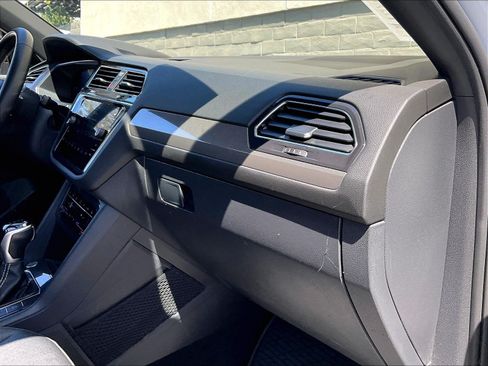 Certified 2023 Volkswagen Tiguan SE R-Line FWD image 15