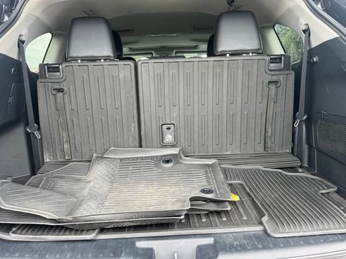 Used 2024 Toyota Highlander XLE AWD/4WD image 20