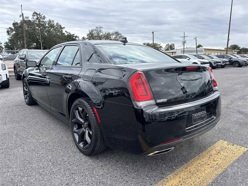 Used 2022 Chrysler 300 Touring w/ Sport Appearance Package image 14
