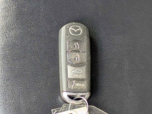 Used 2018 MAZDA MAZDA3 Touring image 31