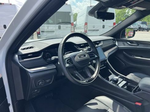 Used 2025 Jeep Grand Cherokee Overland w/ Adv Protech Group III AWD/4WD image 18