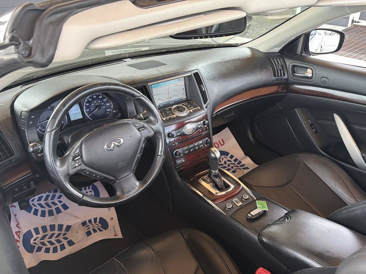 Used 2010 INFINITI G37 Convertible w/ Premium Pkg RWD image 11