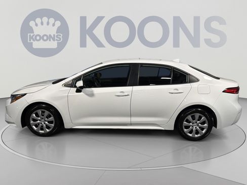 Used 2024 Toyota Corolla LE FWD image 2