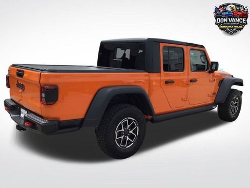 Used 2025 Jeep Gladiator Rubicon w/ Technology Group AWD/4WD image 7