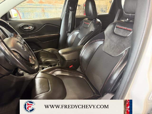 Used 2020 Jeep Cherokee Trailhawk w/ Comfort/Convenience Group AWD/4WD image 13