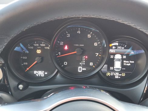 Used 2018 Porsche Macan AWD/4WD image 10