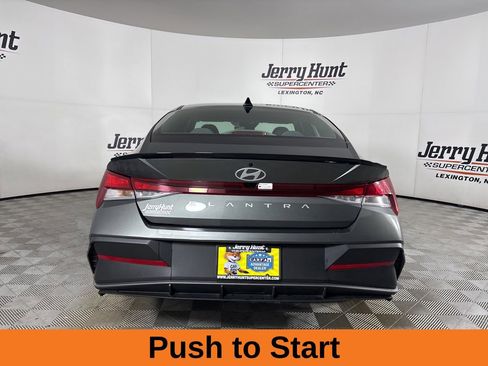 Used 2025 Hyundai Elantra Sport image 6