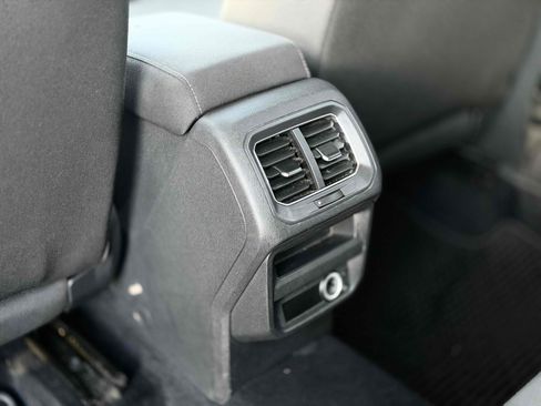 Used 2018 Volkswagen Tiguan S image 24