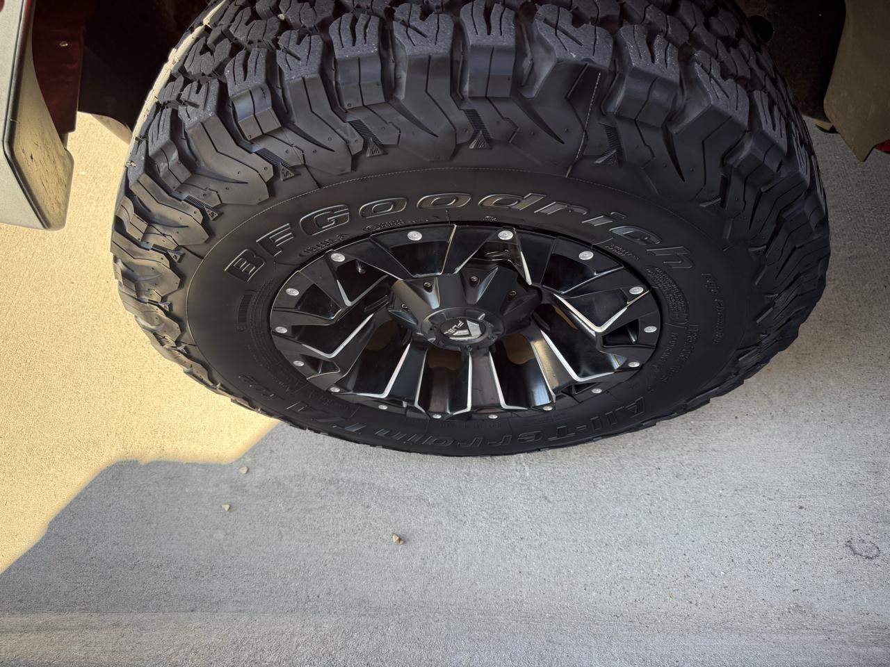 Used 2013 Jeep Wrangler Unlimited Sahara w/ Dual Top Group AWD/4WD image 9