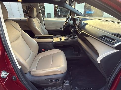 Used 2023 Toyota Sienna XLE image 32