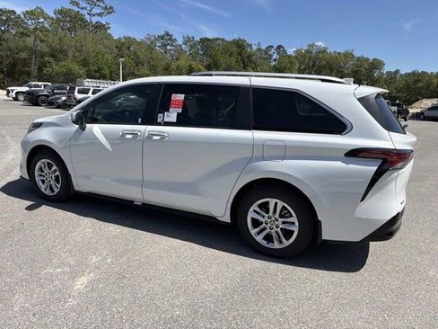 New 2026 Toyota Sienna Limited FWD image 4