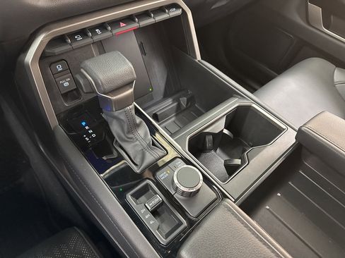 Used 2025 Toyota Tundra Limited image 32