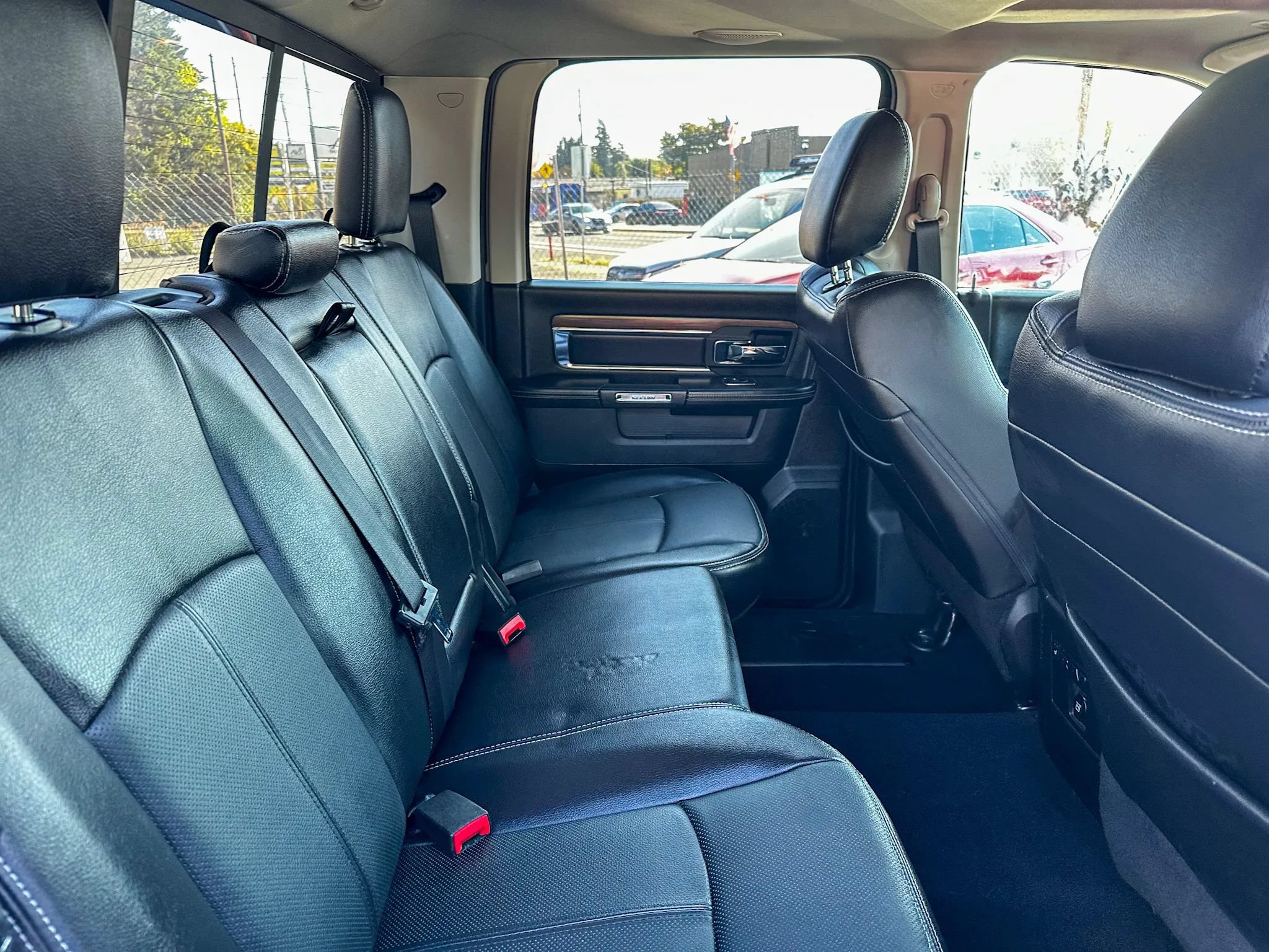 Used 2018 RAM 1500 Laramie w/ Convenience Group AWD/4WD image 33