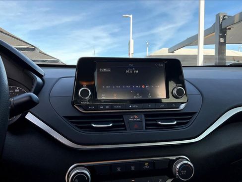 Used 2024 Nissan Altima 2.5 S image 29