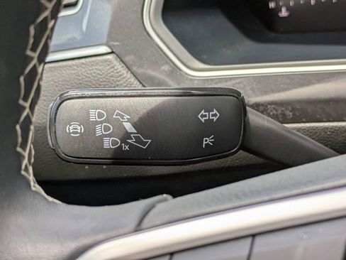 Used 2023 Volkswagen Tiguan SE FWD image 37