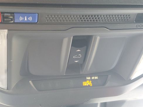 Used 2025 Subaru Forester Premium image 33