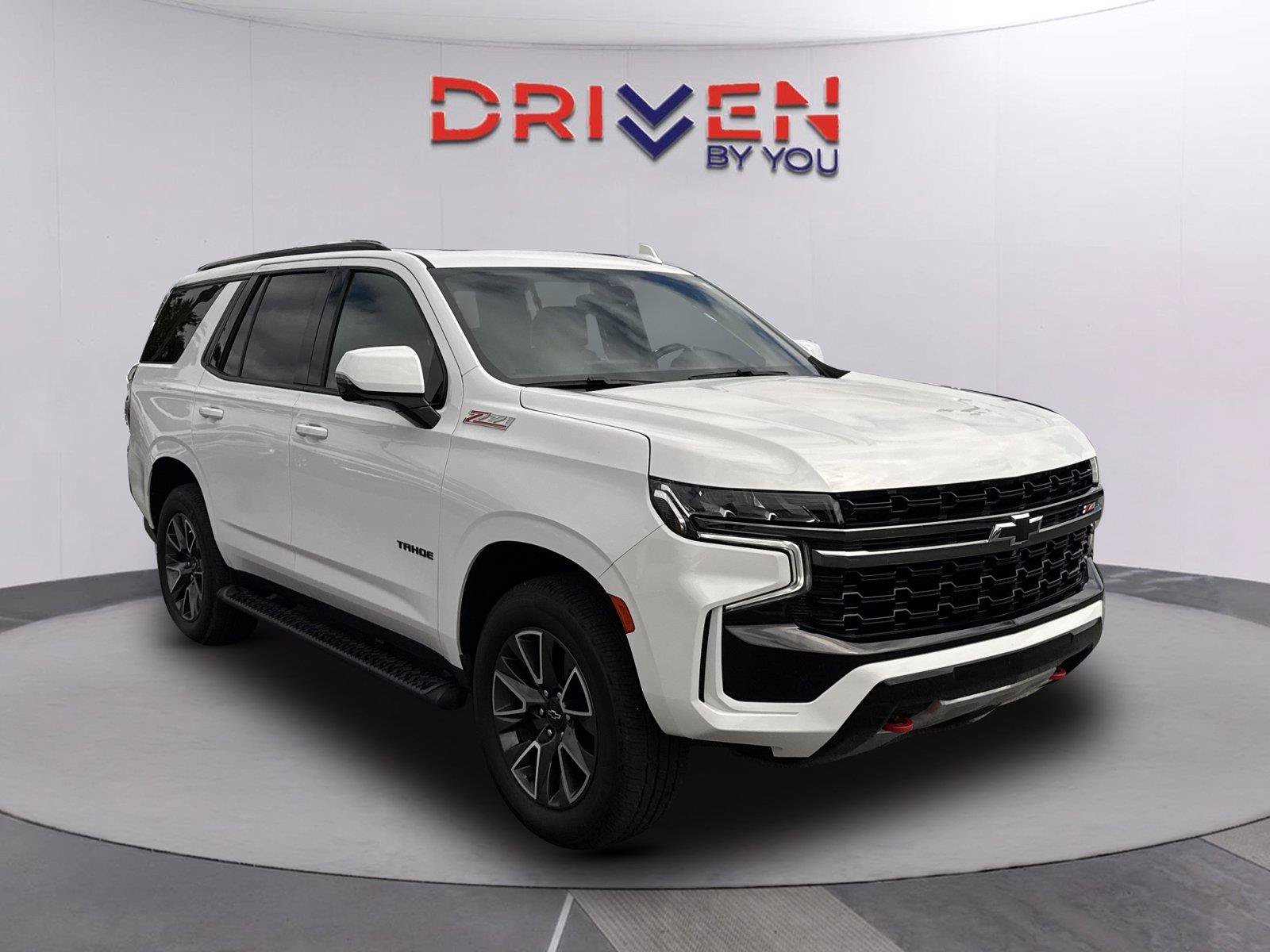 Used 2022 Chevrolet Tahoe Z71 w/ Luxury Package AWD/4WD image 2