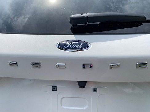 New 2025 Ford Escape SE FWD image 17