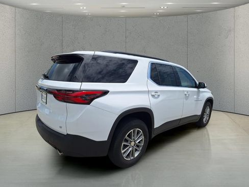 Used 2023 Chevrolet Traverse LT FWD image 5