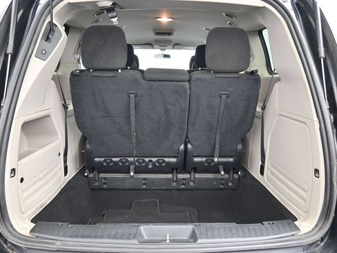 Used 2016 Dodge Grand Caravan SXT FWD image 28