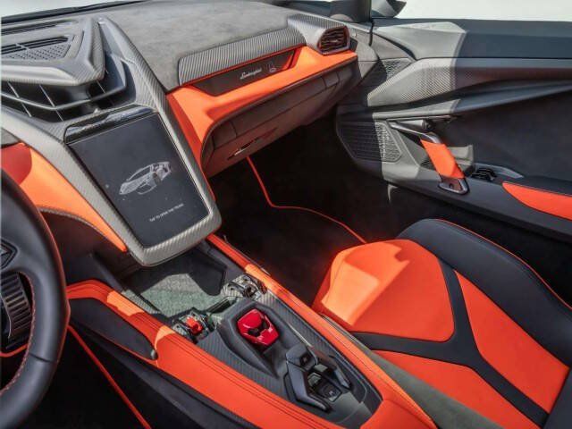 Used 2025 Lamborghini Revuelto AWD/4WD image 22