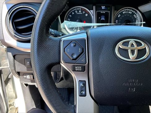 Used 2022 Toyota Tacoma SR5 AWD/4WD image 10