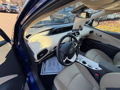 Used 2016 Toyota Prius Two image 9