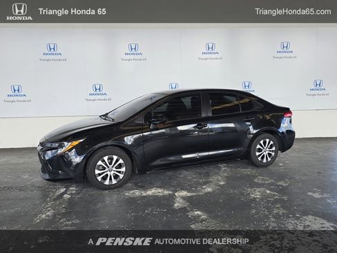 Used 2022 Toyota Corolla LE image 1