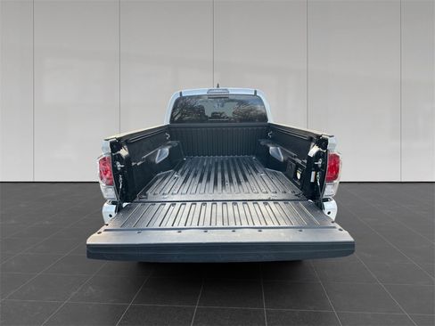 Used 2023 Toyota Tacoma TRD Sport w/ Technology Package image 19