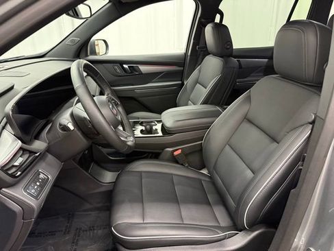 Used 2025 Buick Enclave Preferred image 5