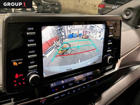 Certified 2022 Toyota Sienna XLE Woodland Edition image 27