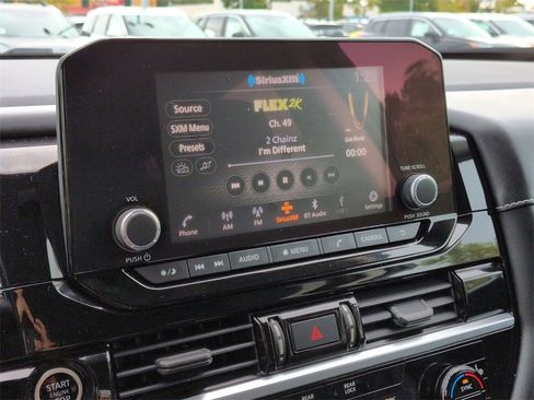 Used 2022 Nissan Pathfinder SV image 12