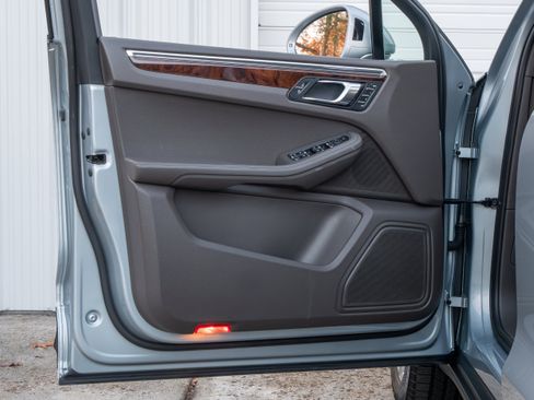 Used 2023 Porsche Macan image 29