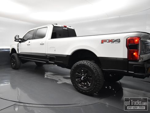 Used 2025 Ford F350 King Ranch w/ FX4 Off-Road Package AWD/4WD image 5