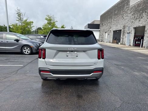 Used 2024 Kia Sorento S w/ Panoramic Sunroof Package AWD/4WD image 4