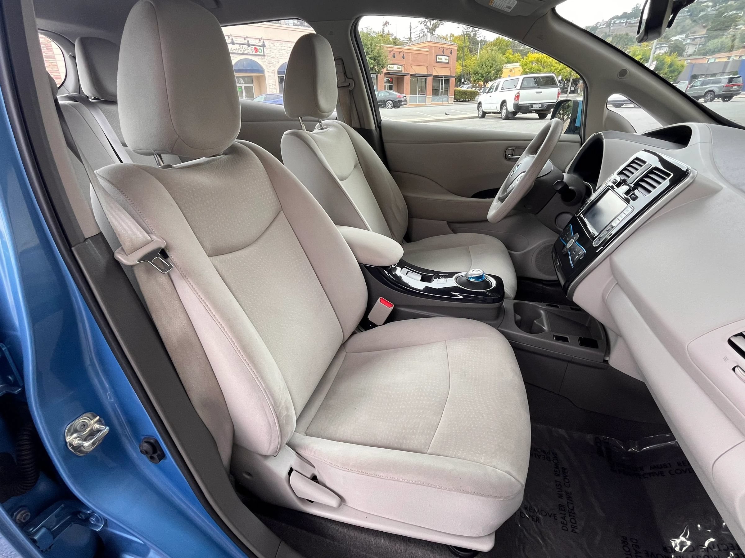 Used 2011 Nissan Leaf SL FWD image 12