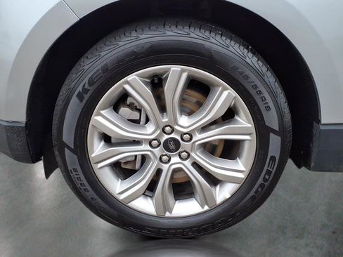 Used 2024 Ford Edge Titanium image 10