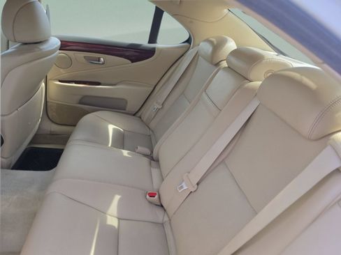 Used 2012 Lexus LS 460 w/ Comfort Pkg RWD image 22